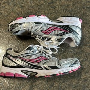 Women’s SAUCONY Grid Stratos 5